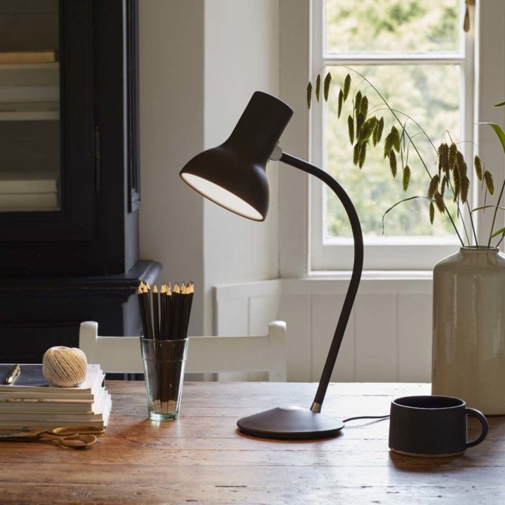 t75-mini-table-lamp-black-work