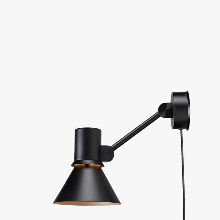 t80-wall-light-w2-black-cable