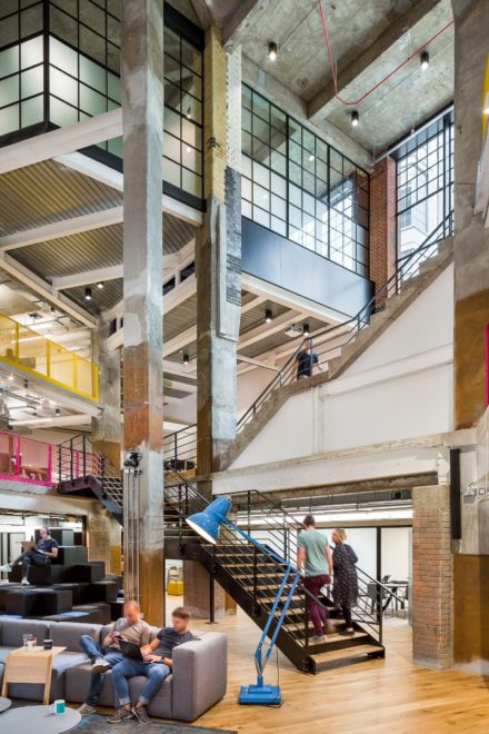 Photobox-Group-stairs-giant-lamp