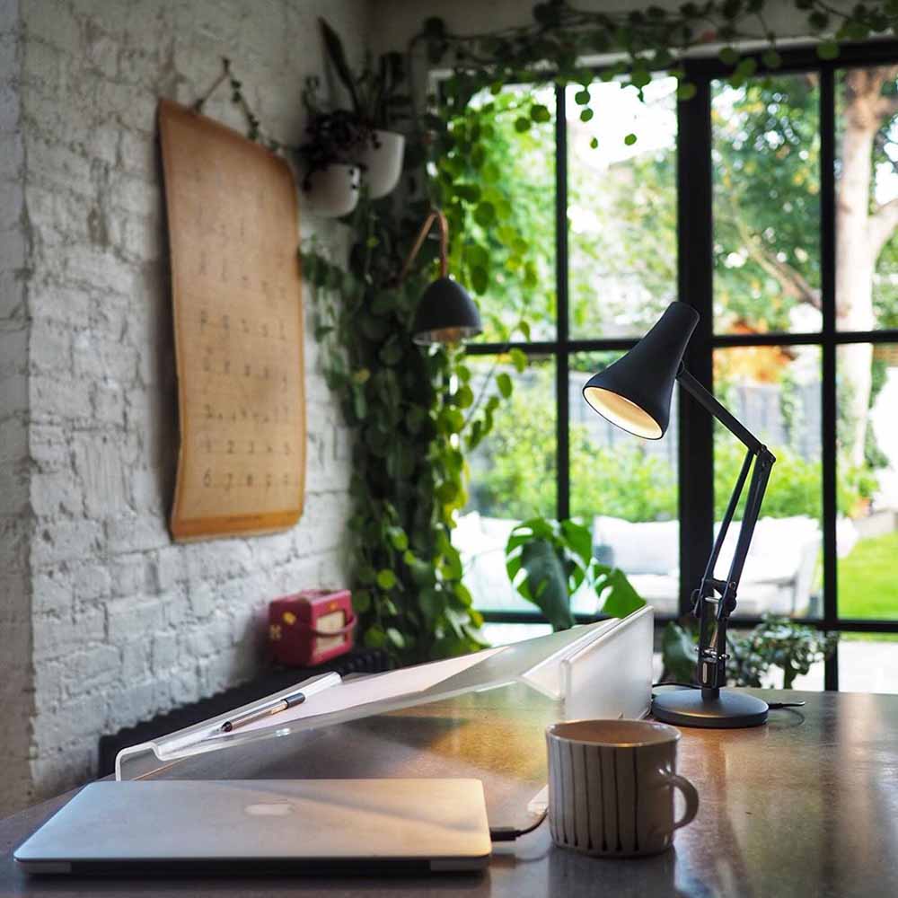 90 Mini Mini Desk Lamp in Carbon Black