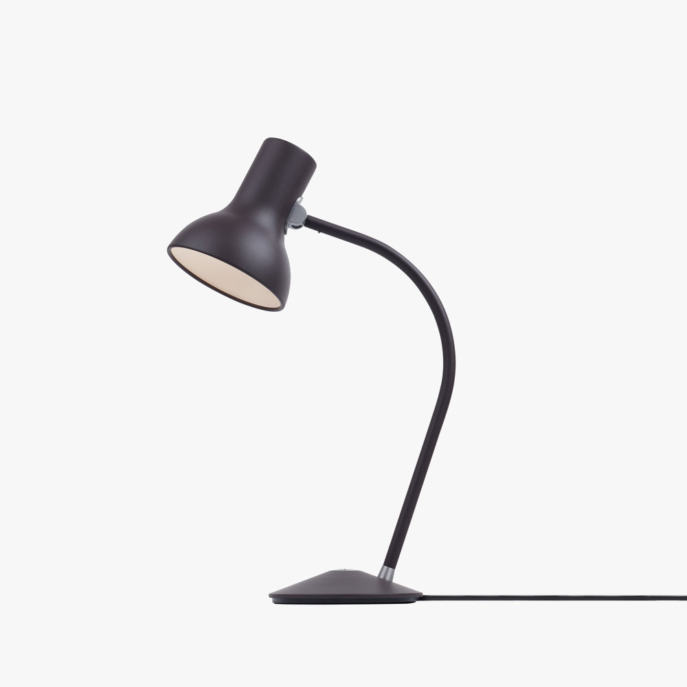t75-mini-table-lamp-black-1