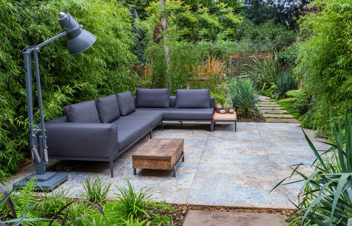 London-Garden-Giant-Lamp-2
