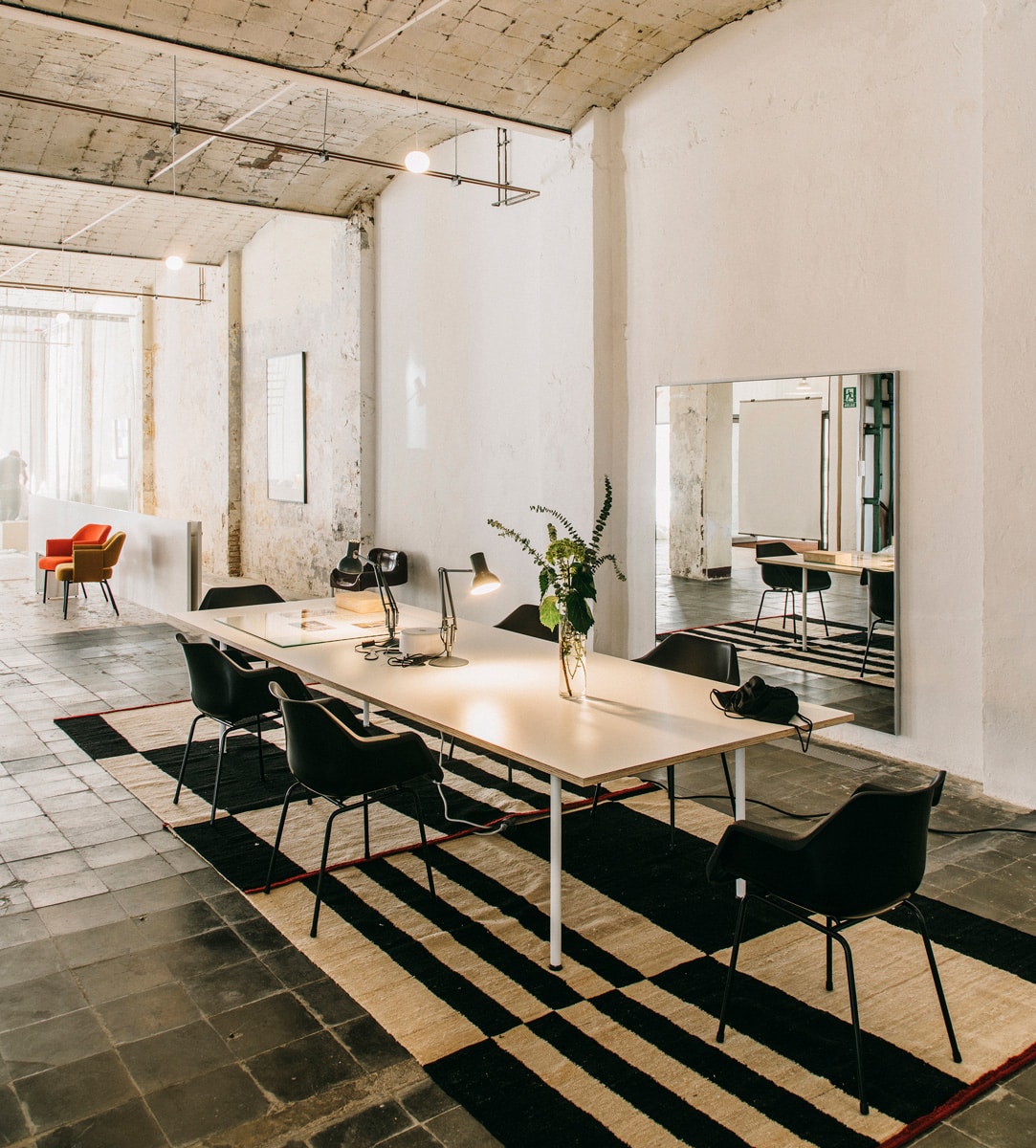Montoya-Barcelona-long-table-with-rug