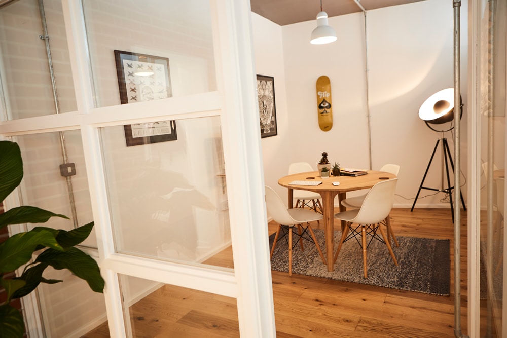 Superrb-Studio-small-meeting-room