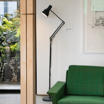 Type 75 floor lamp jet black