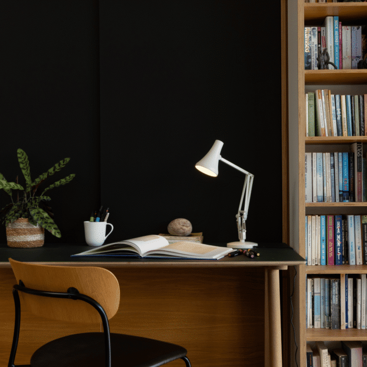 Anglepoise 90 Mini Mini jasmine white desk lamp