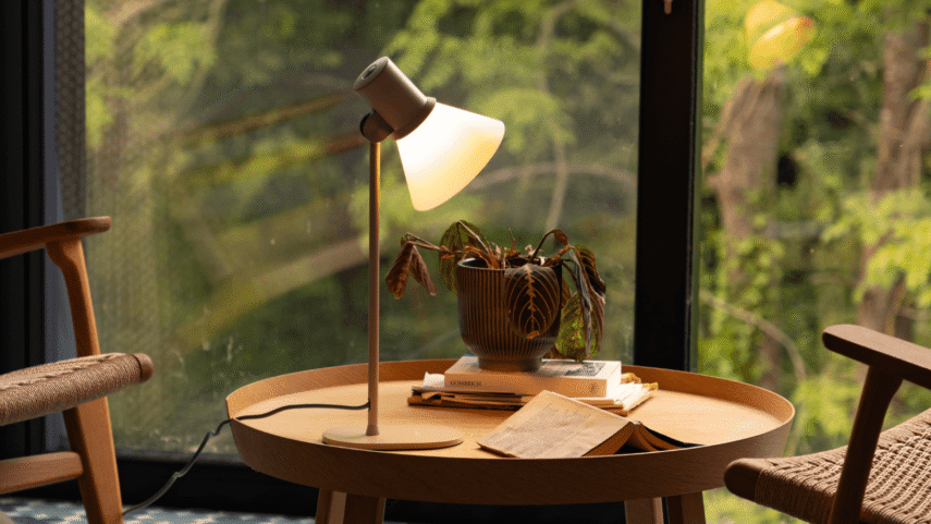 type-80-putty-glass-desk-lamp