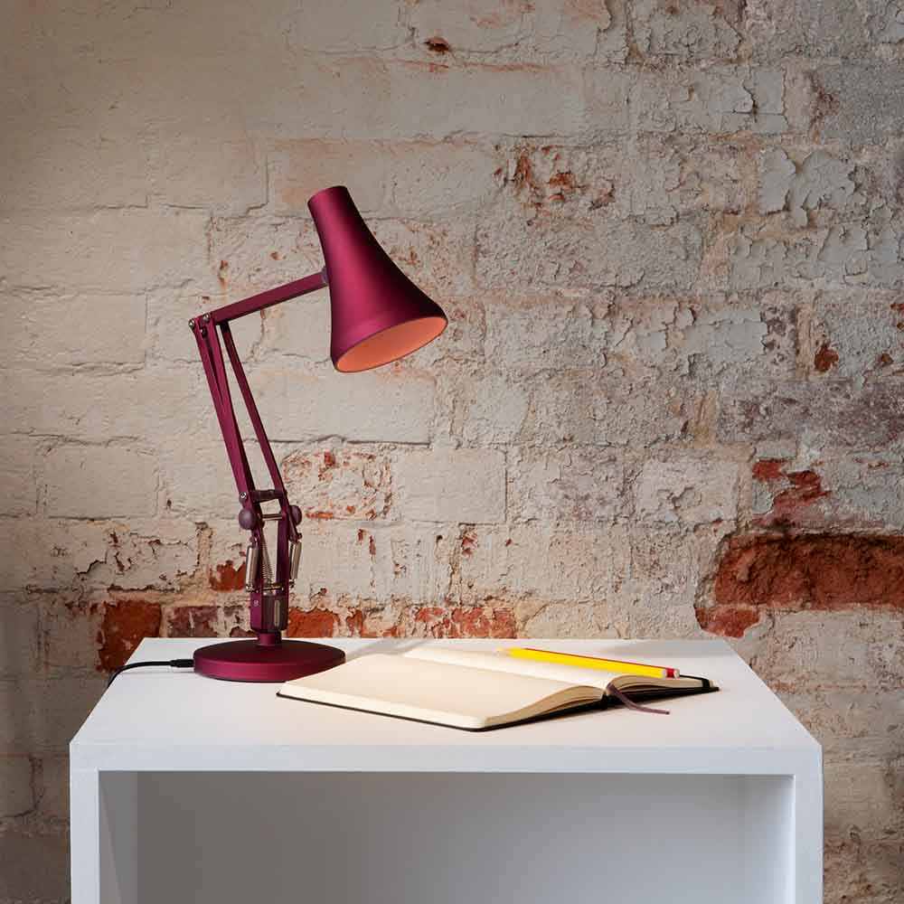 90-mini-mini-desk-lamp-berry-red_4924.LS.SQ.W.S1.UK.3