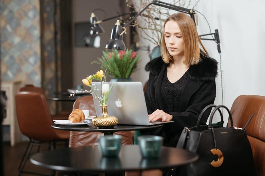 Anglepoise-at-Hotel-Maribor-working-at-desk