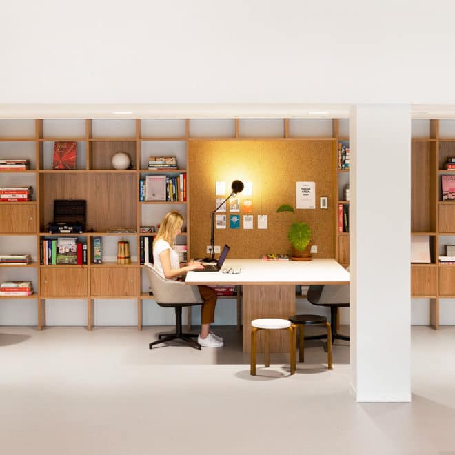 Spaces-Hofplein-office-nook-with-person