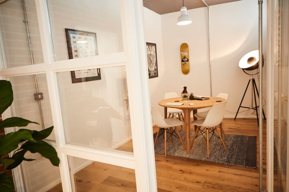 Superrb-Studio-small-meeting-room