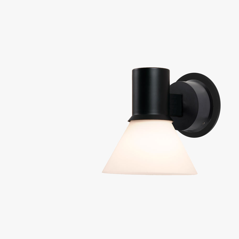type-80-w4-wall-light-matte-black_us_3624.CT.SQ.W.T1.OB.US